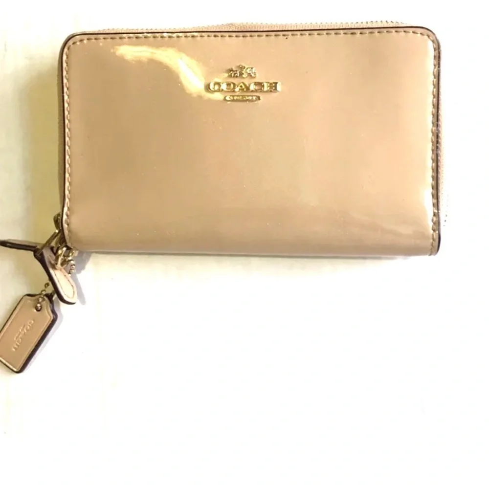 Coach vintage beige patent leather wallet